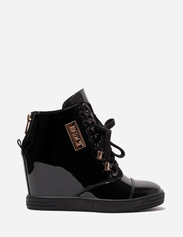 Sneakersy BOOCI czarne lakierowane z czarnym łańcuszkiem - 1