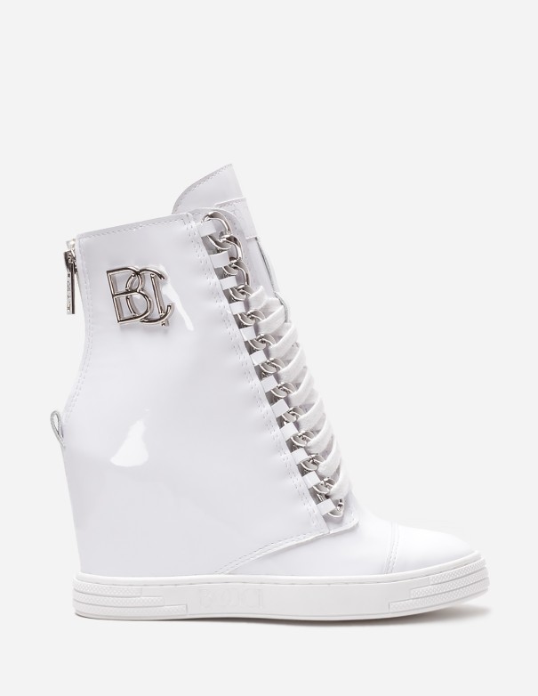 Sneakersy na koturnie białe lakierowane srebrne logo BOOCI|Marka BOOCI