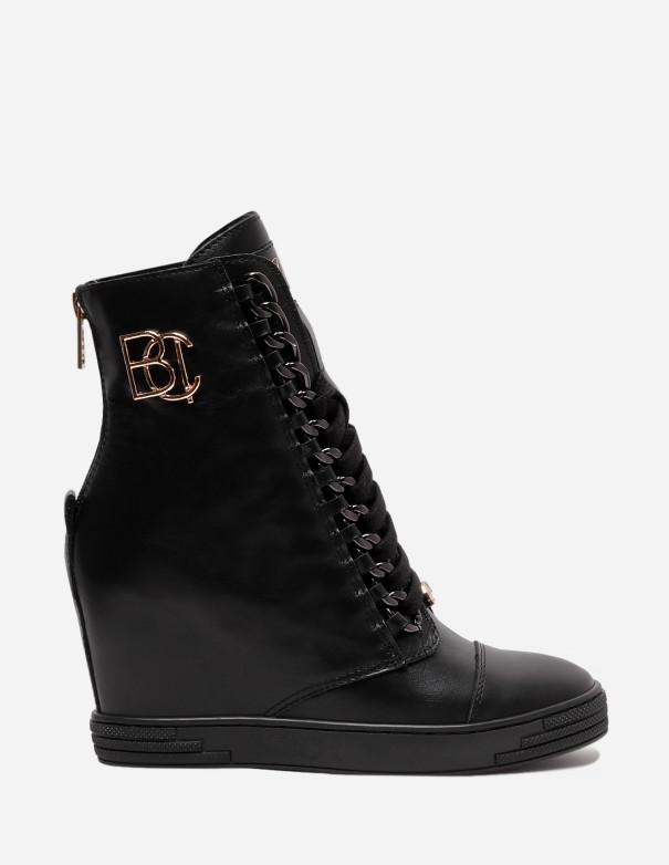 Sneakersy na koturnie czarne skórzane czarny łańcuch logo BOOCI|Marka BOOCI